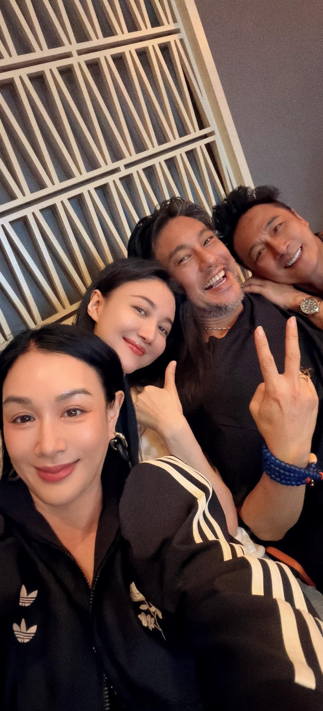 吴镇宇  老吴多穿红色 