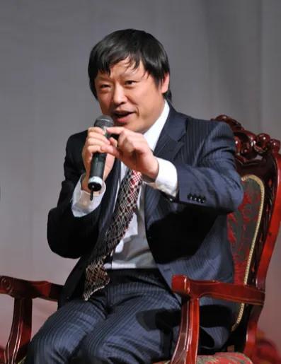 看把老胡兴奋的！把谁敢对民营企业说三道四就是大逆不道的混子都抡出来了，感情恒大、