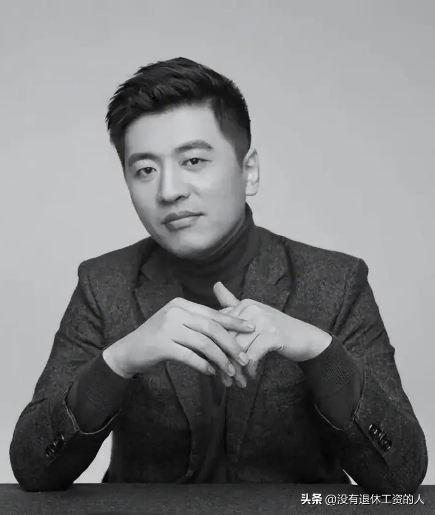 太震惊了，那个把考研当成相声来讲的张雪峰老师，突发疾病去世了，才仅仅41岁。
