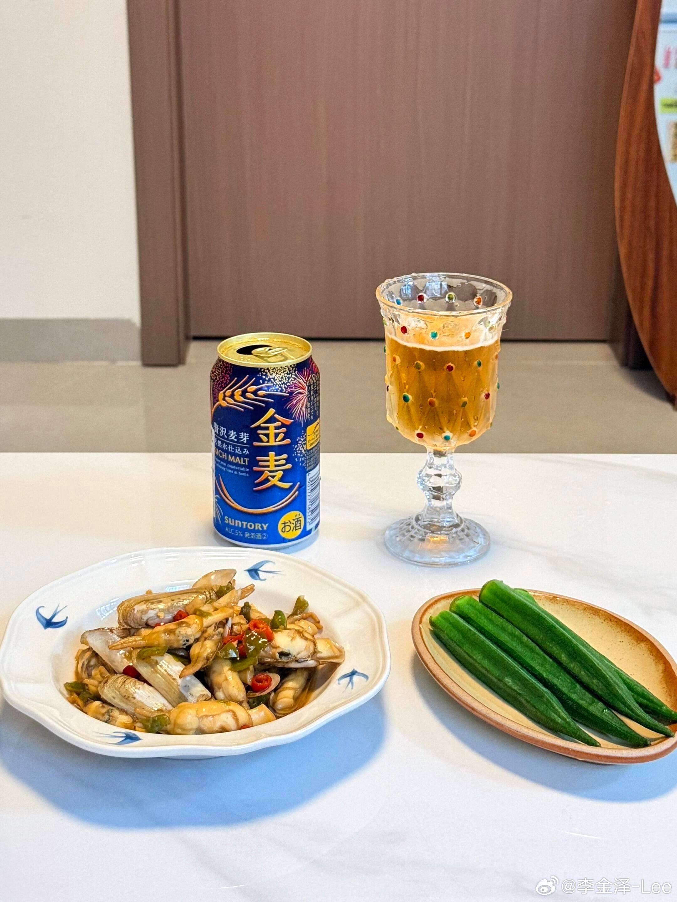 一荤一素，一杯一听 ​​​
