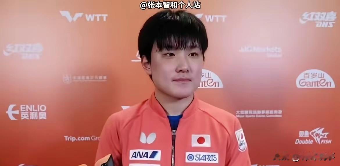 张本智和这回在香港夺冠后的操作，真是把路走窄了。领奖时非要搬出日本首相高市早苗那