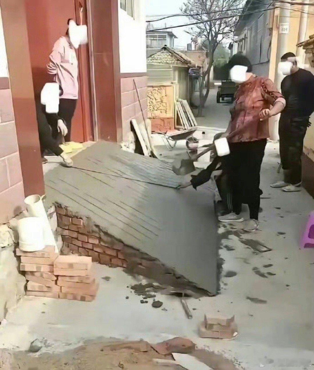 农村人为什么如此执着于坡式台阶，相当于直接占了半条道 