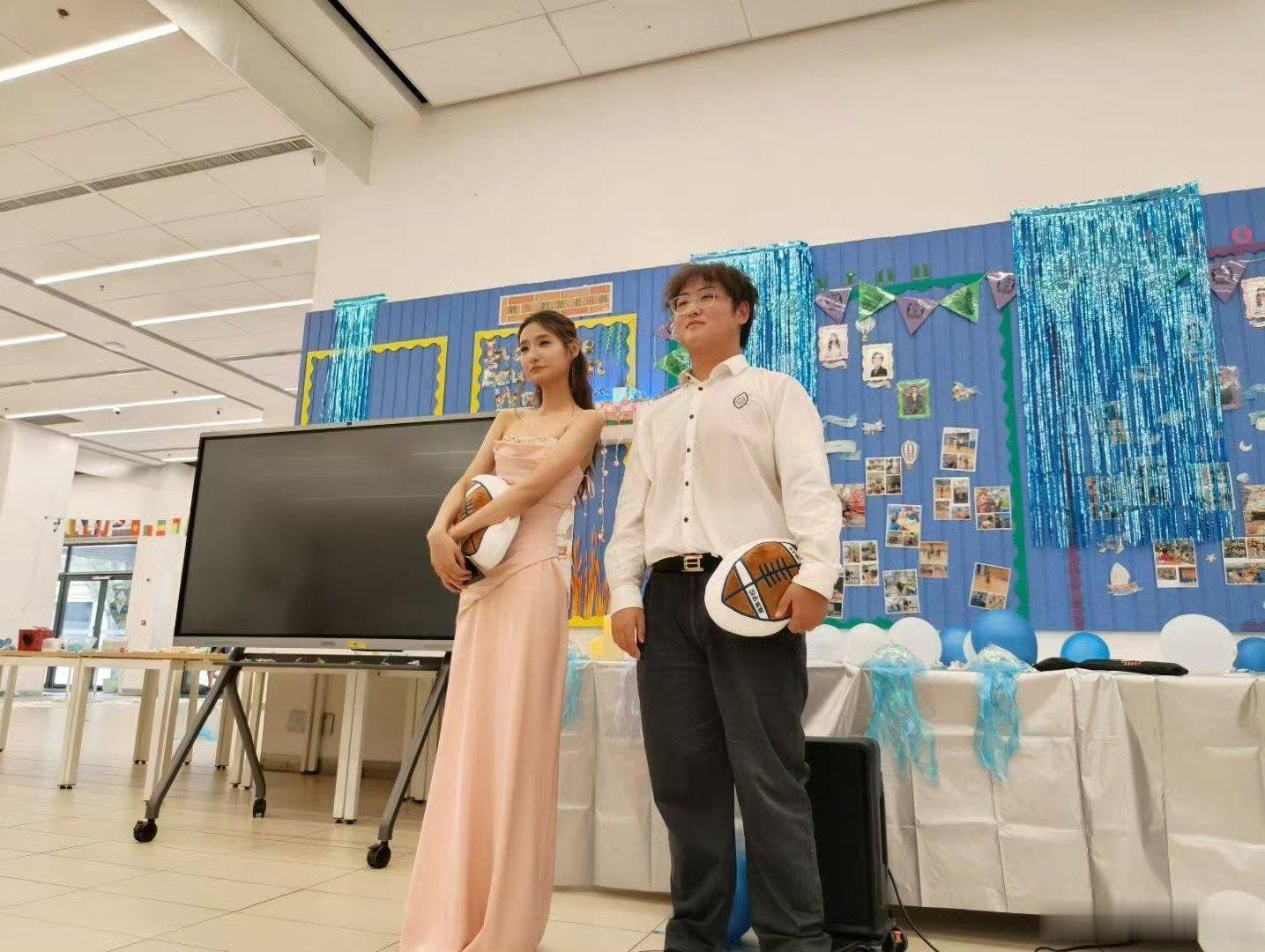 杨雪女儿初中毕业杨雪女儿颜值杨雪女儿初中毕业，咱就是说遗传这件事真的很神奇，杨雪