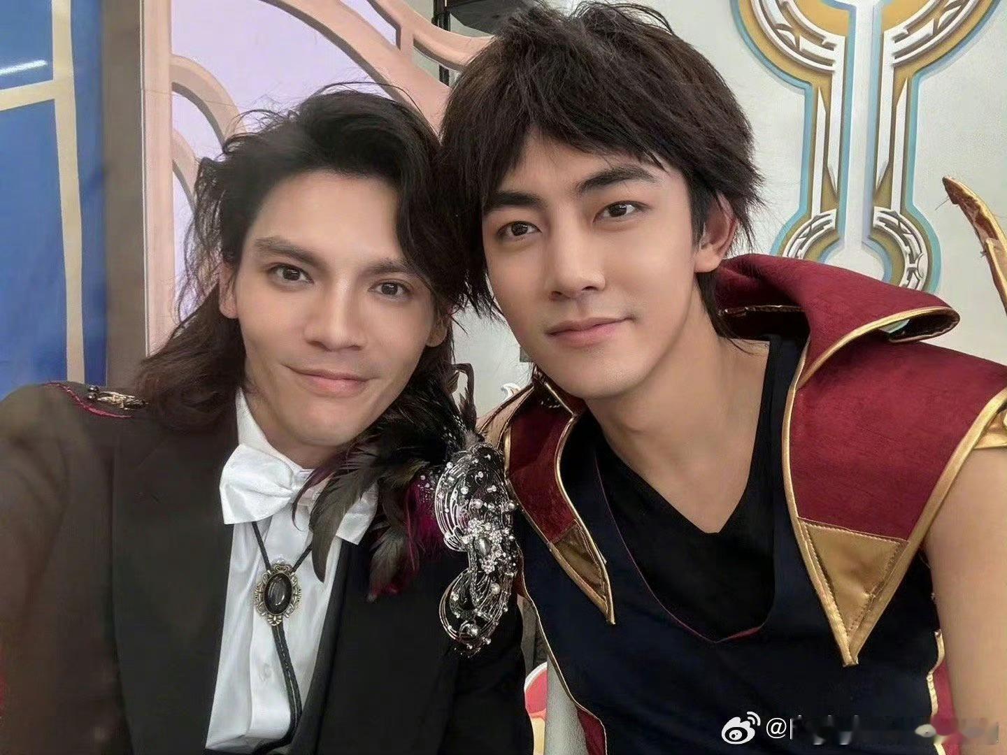 #向佐说自己天生不爱笑#向佐的综艺性很强，没有人会拒绝这个这么优秀的人，在节目里