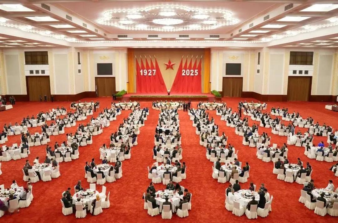 台海局势变味了！

7月31日，中方在建军99周年招待会上亮明底线，把“台独”图