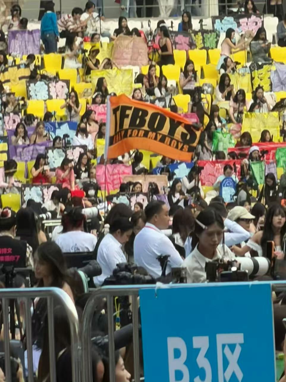 四叶草闪耀新音四叶草到新音了TFBOYS呢 你们仨还来吗 