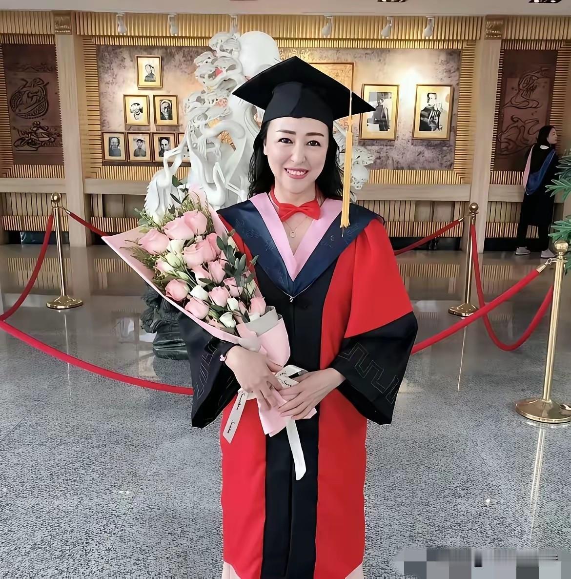 白丽萍教授夫妇居住255平方米日式三层联排别墅，两人退休后，手握优质房产，身家丰
