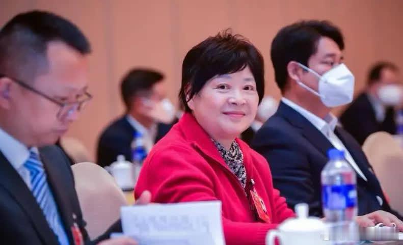 终于明白了，哈梅内伊遇袭身亡后，伊朗没有第一时间承认，就是在查内奸！现在，伊朗革