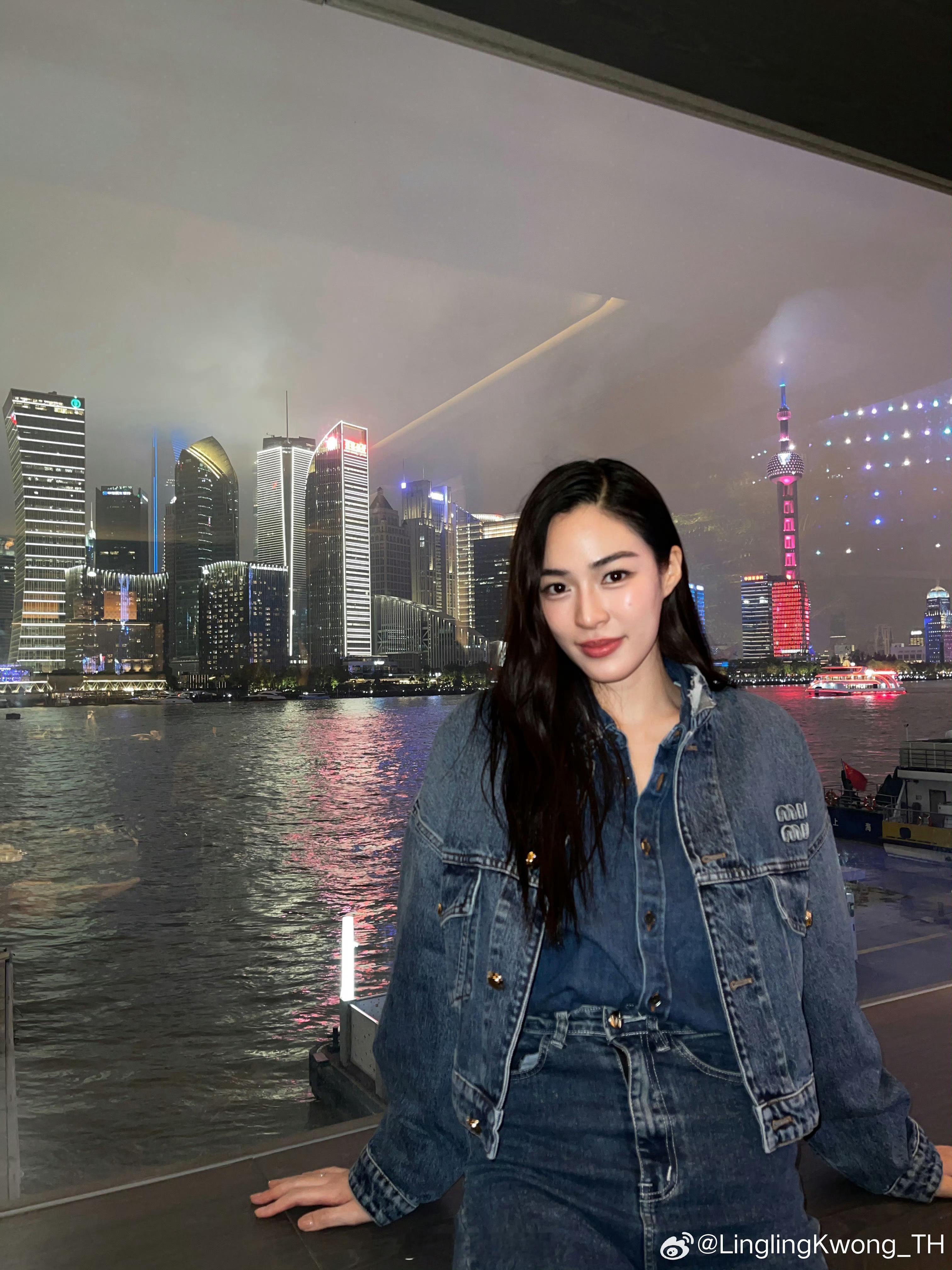 邝玲玲生图  ｜ 邝玲玲白色公主裙 大美女就是图越生人越美 生图太绝了