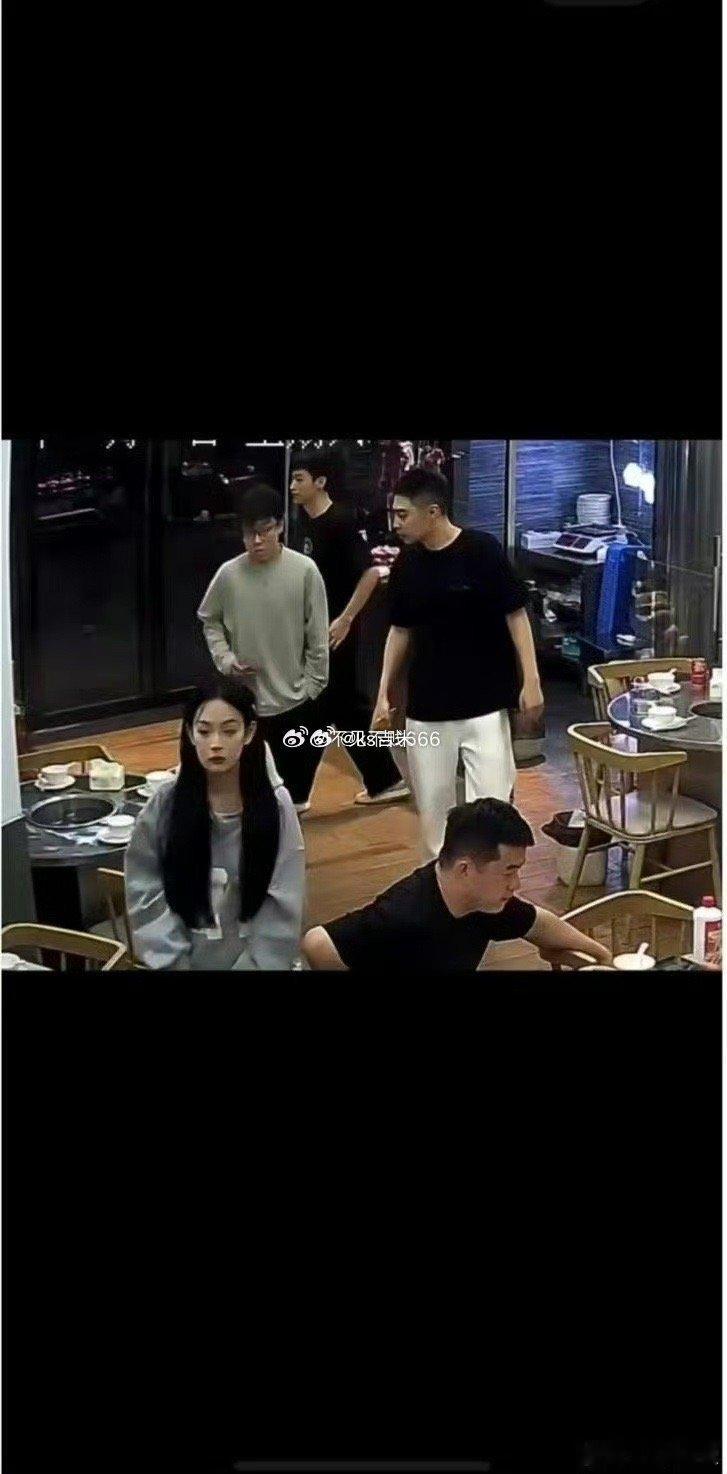 周周小可爱和陈泽一起在杭州外出吃饭被偶遇，两人恋情做实，不知道会不会官宣？ #陈