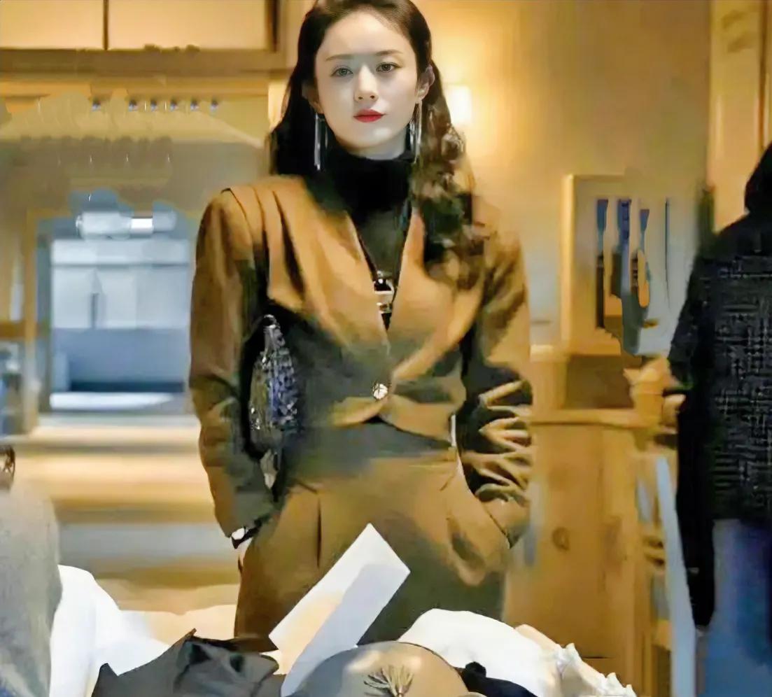 这两位才是真正的体面人，都是事业花
离婚不和前任撕，独立搞事业风风火火 ，没有家