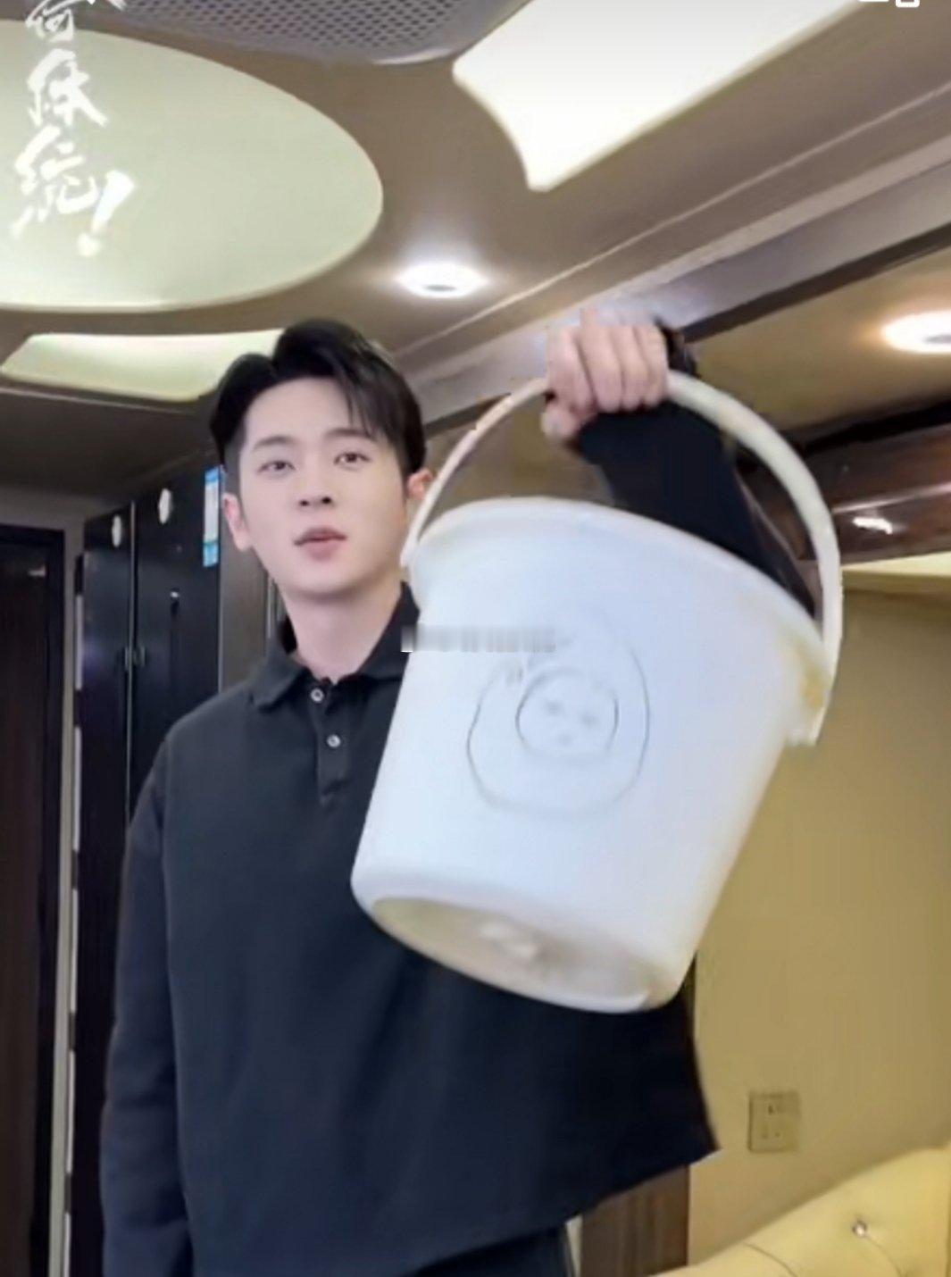 丞磊 你有没有为了剧宣拼过命 新剧一上，丞磊直接营业拉满！换头像、连发微博、邀好