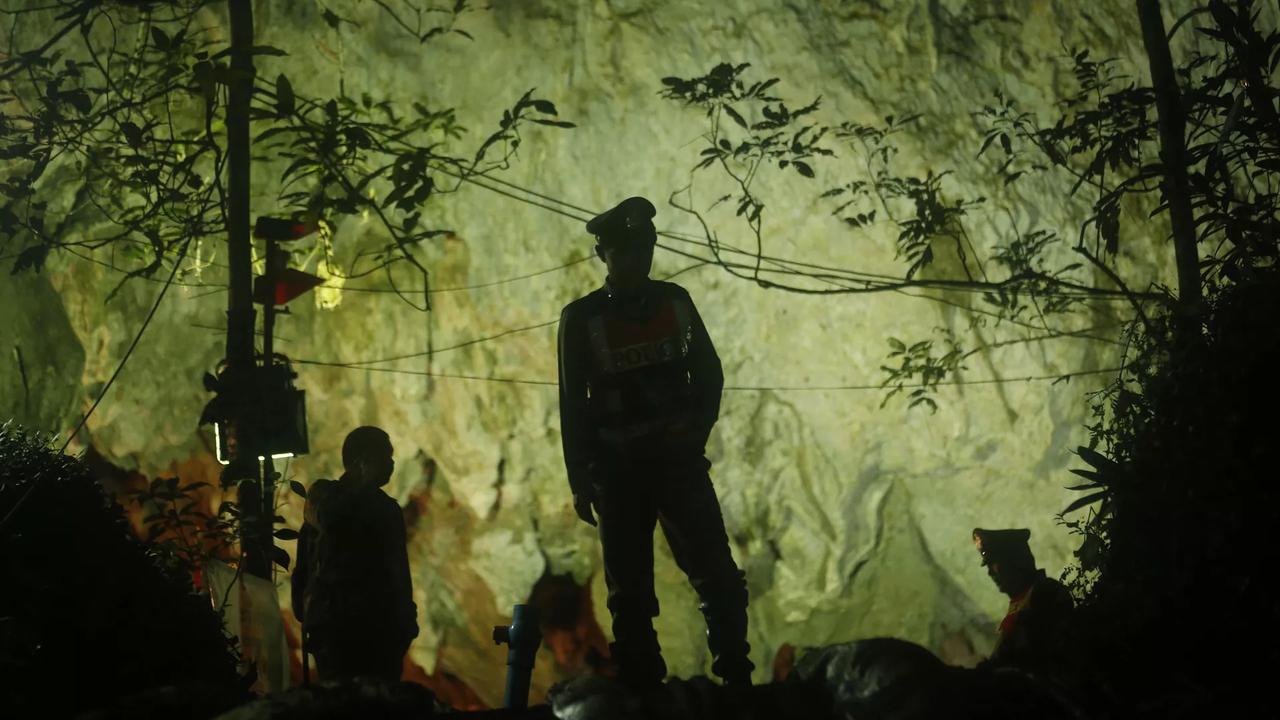 【柬埔寨国防部：泰国在边境地区上空撒播有毒物质】
12月9日，柬埔寨国防部在社交