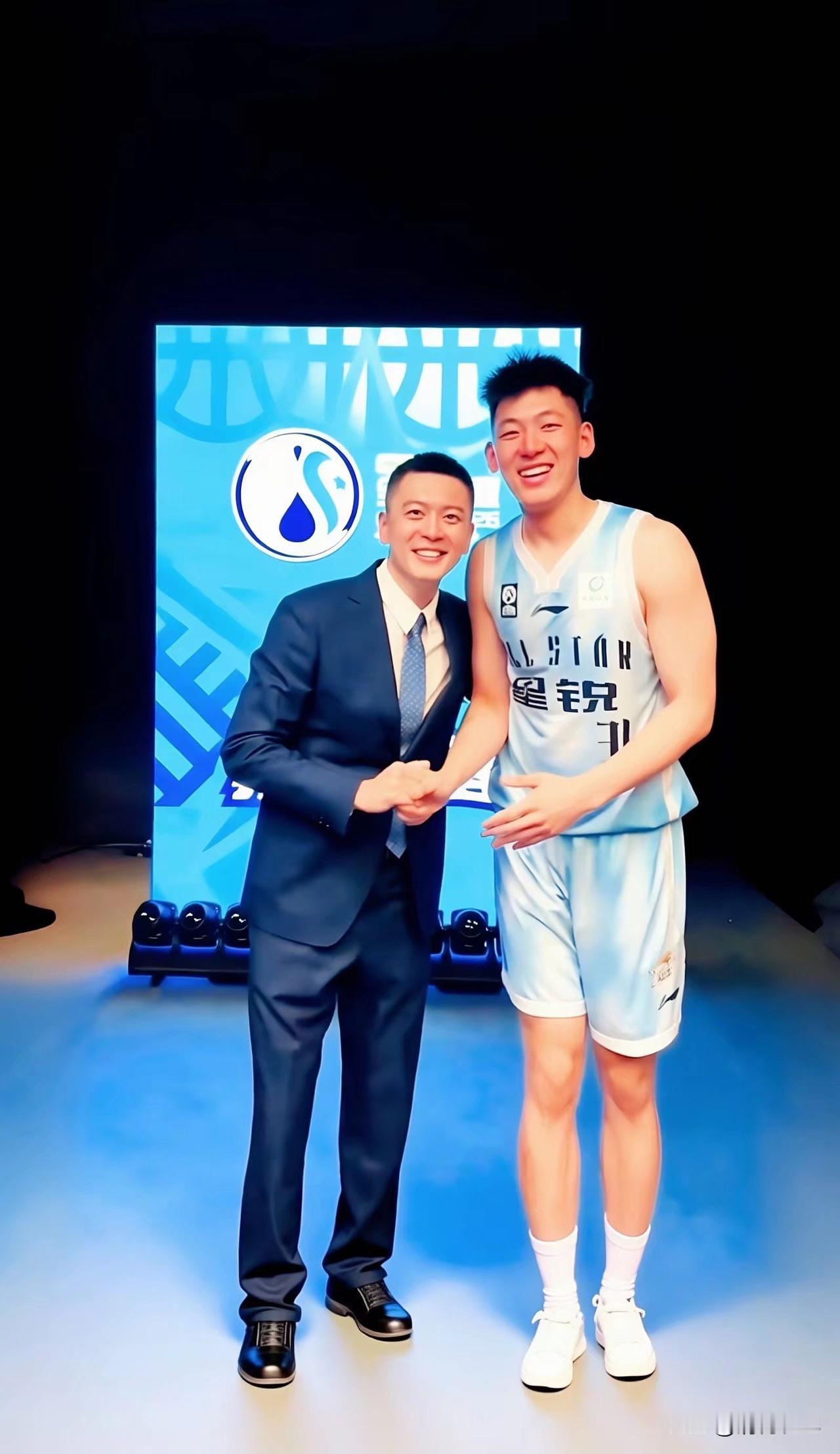 休赛期，本是休整时刻，张陈治锋，却选择奔赴美国篮球高地，深耕技术、锤炼身体，针对