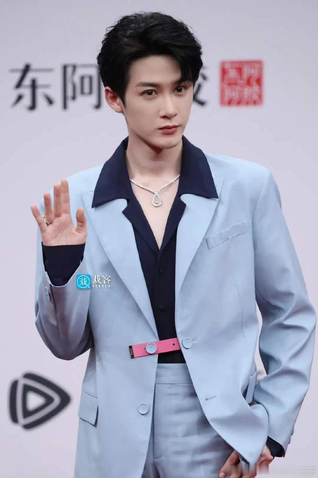 檀健次这种不打安全牌的艺人真的很欣赏 