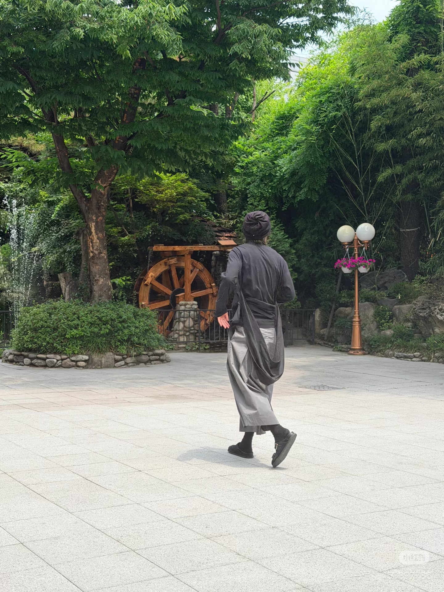 啊啊啊啊原来还有偶遇趴 果然潮男 自己也没忍住不自拍一个蔡徐坤