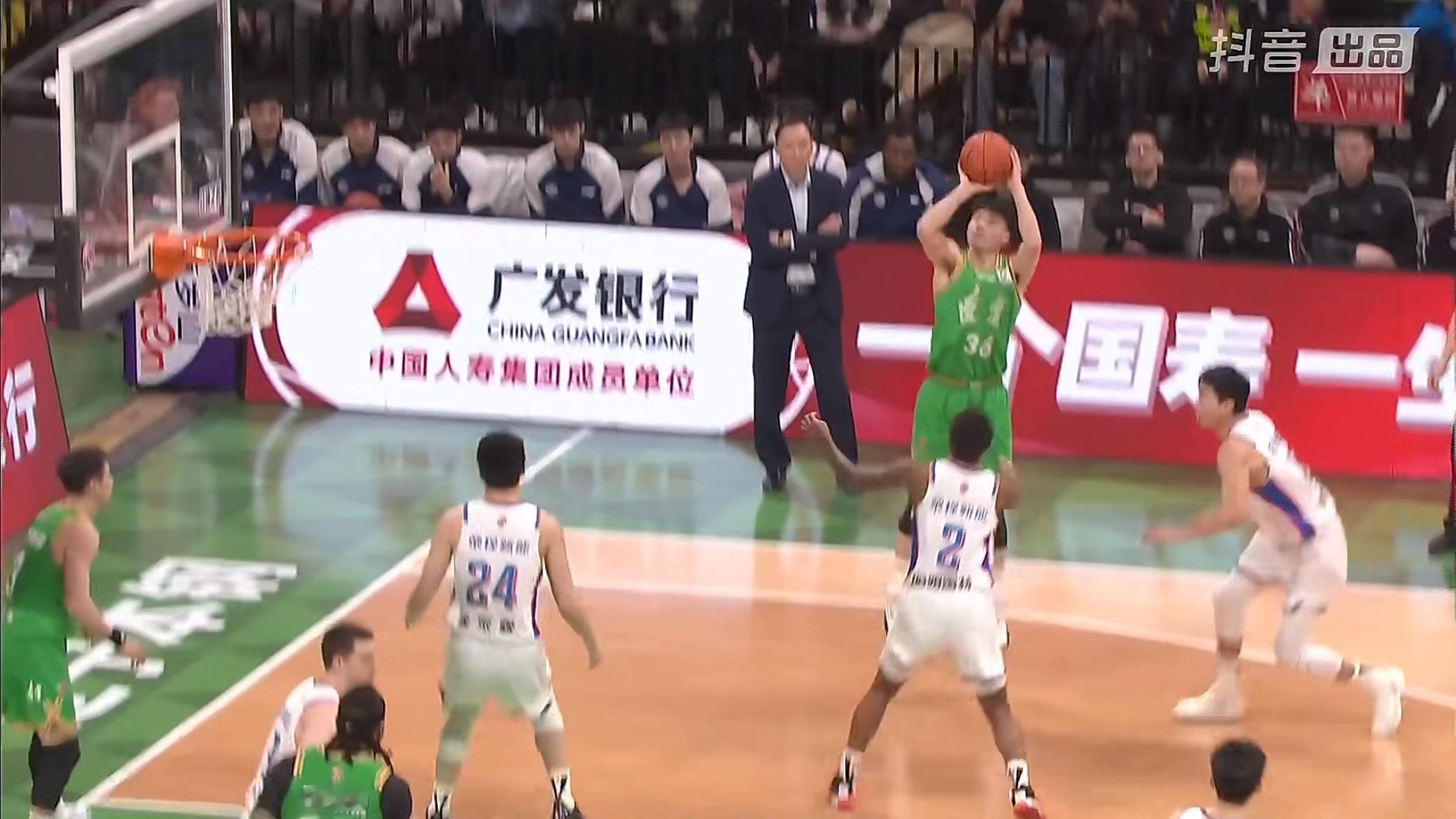 请大莫以后每场比赛开始前都亲吻手帝的手辽宁男篮vs天津男篮辽宁男篮