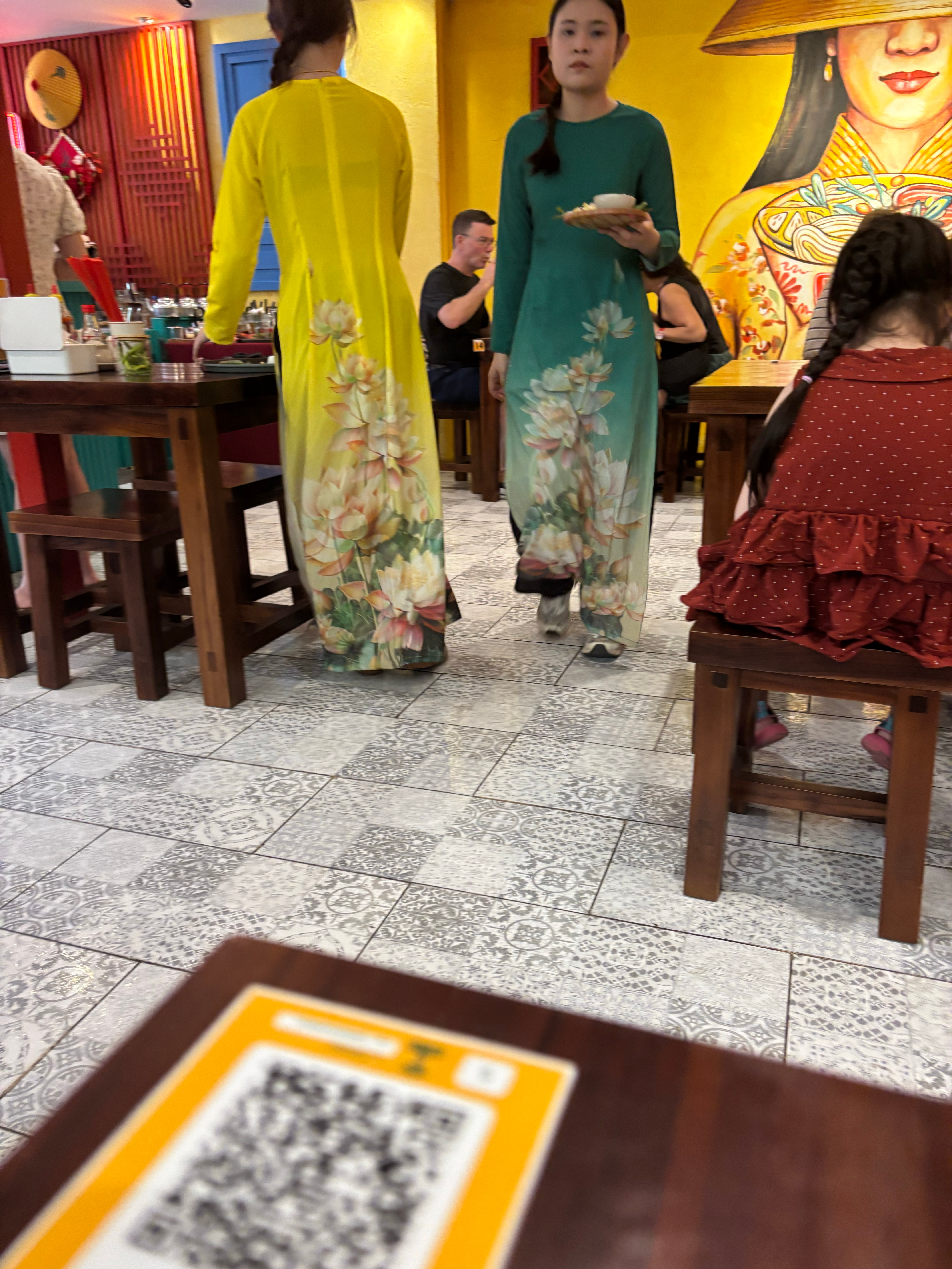 在老挝吃老挝米粉 