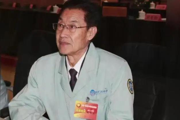 1964年，钱学森在研发东风2号导弹时，发现射程不够，几乎所有人都建议要多加助燃