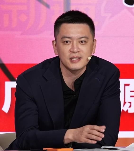 杨鸣和库珀在直播间和赛场上隔空喊话，杨鸣感叹如果上个赛季NBA奇才队没有将库珀转