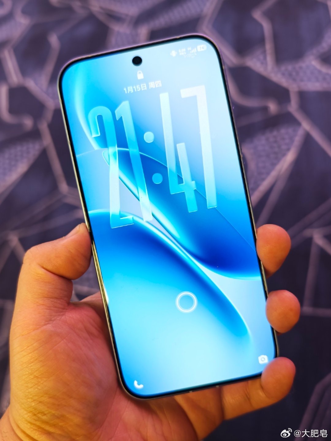 你敢信这iQOO Z11 Turbo除了金属中框玻璃后盖还有3D超声波指纹解锁。