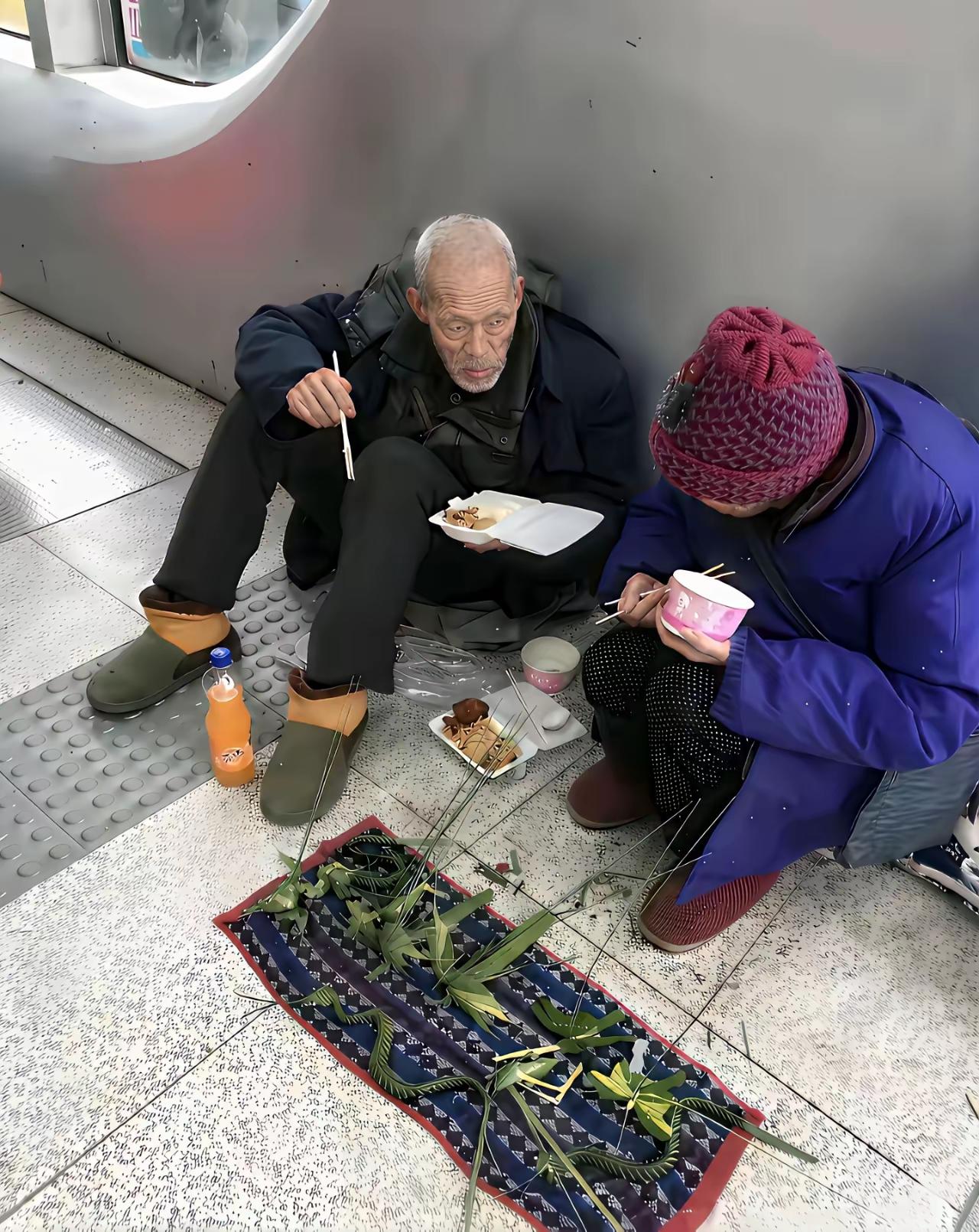 传统的观念里面，都知道养儿防老，积谷防饥，可现实确实残酷的。老了无依靠，子女也无