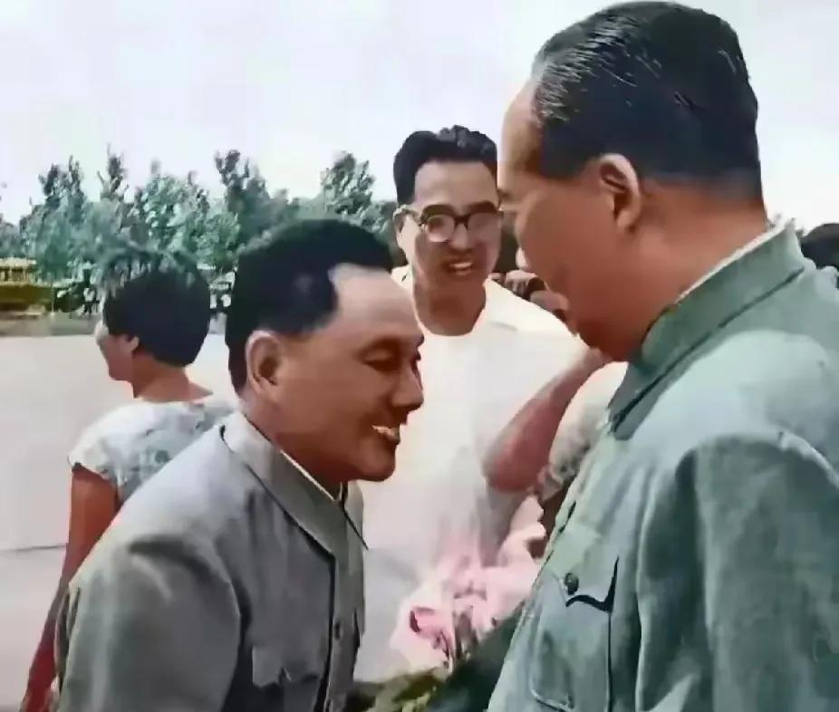 两幅照片，非常珍贵。