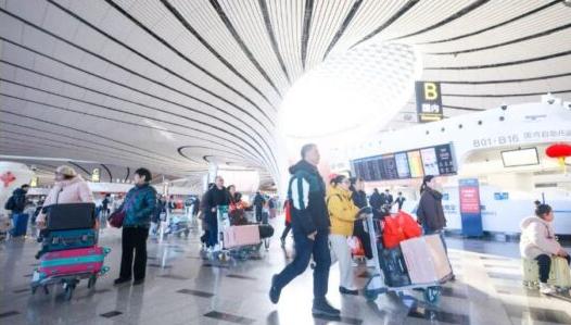 法媒急眼了？中国出入境新规引发“恐慌”？这顶帽子扣得有点大
 
8月3日，法新社