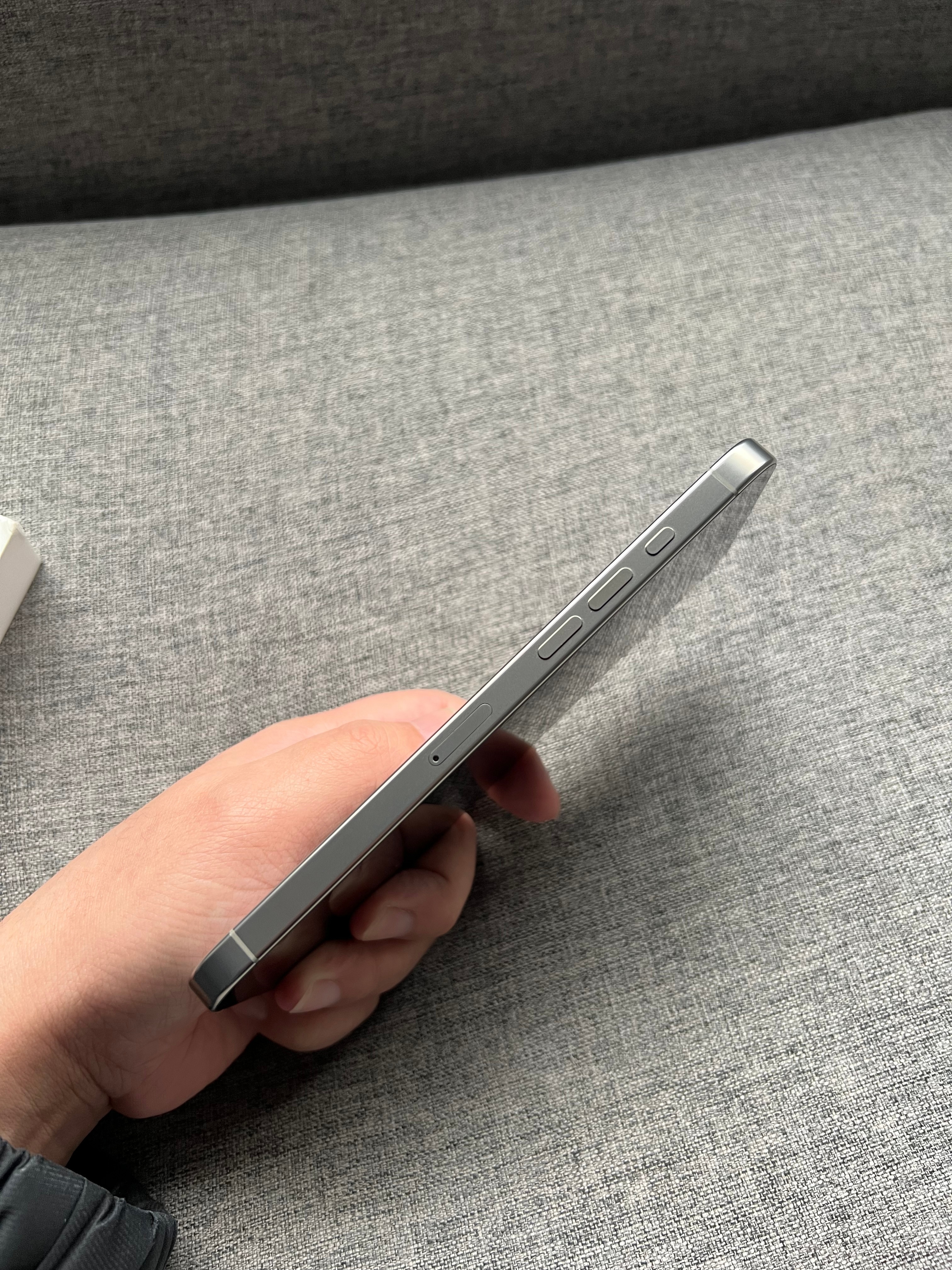 国行iPhone16 Pro Max 256G 原色，屏幕完美，中框细微痕迹，单