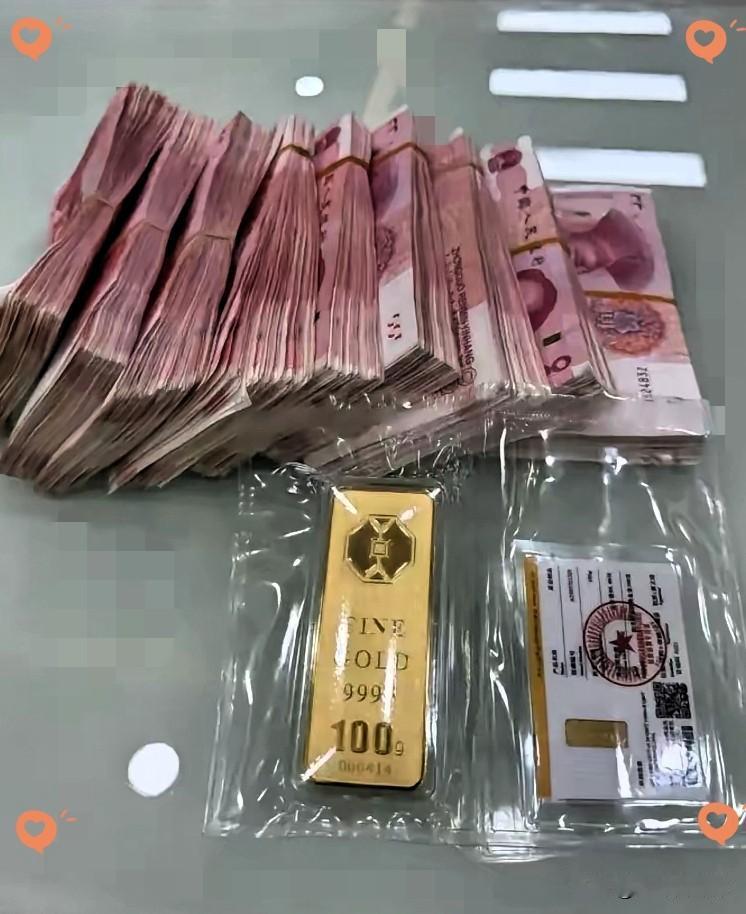 昨天买黄金的人，
估计这会都乐开花了。
昨天暗金还是882元每克，今天就涨到了8