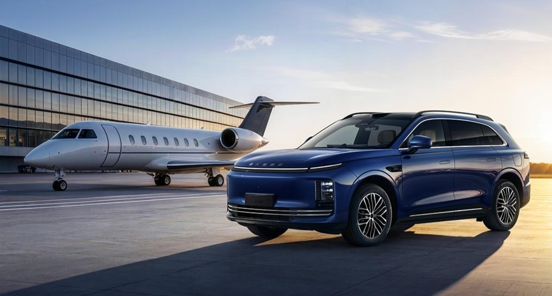 星途EX7发布会正在进行时，开场就放大，航空级EMB线控制动，它的好处就是在刹车