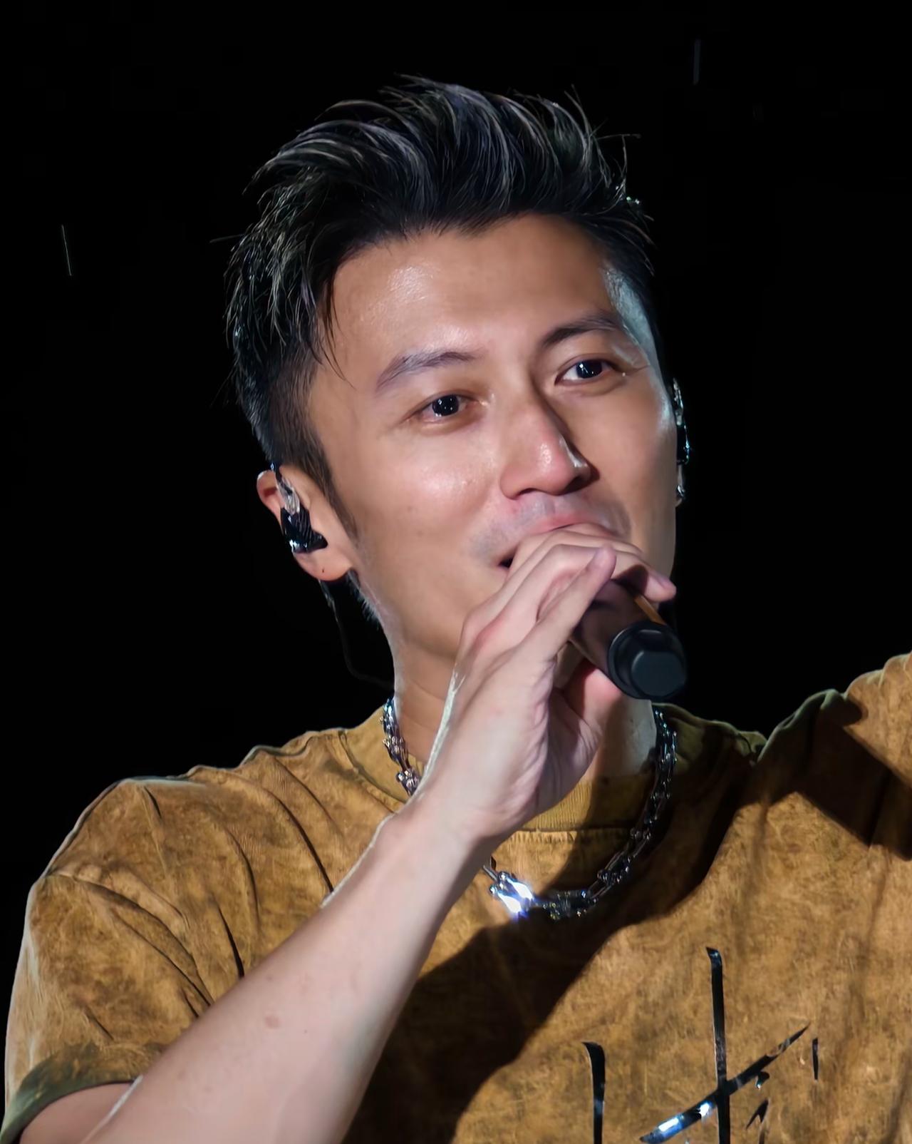 谢霆锋盖过了周杰伦？男人至死是少年具象化了！20年前的谢霆锋桀骜不驯，青春气息扑
