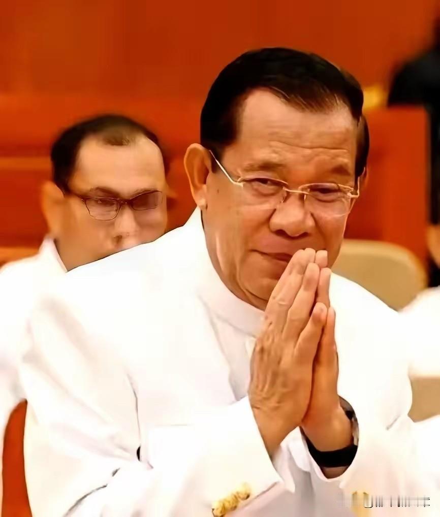 洪森估计怎么也想不通，他亲手把一个大国扶起来的柬埔寨，交给了自己最看好的儿子洪玛