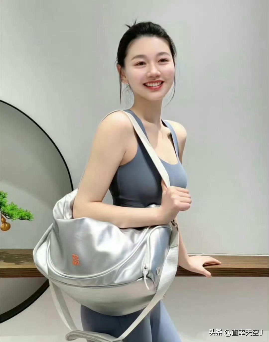 女生如何穿搭看起来时尚更有品味呢