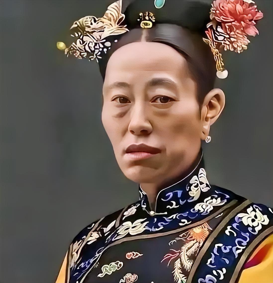 1889年，隆裕嫁给了光绪，新婚当晚，光绪跪地大哭："我不能与你同房！"没想到守