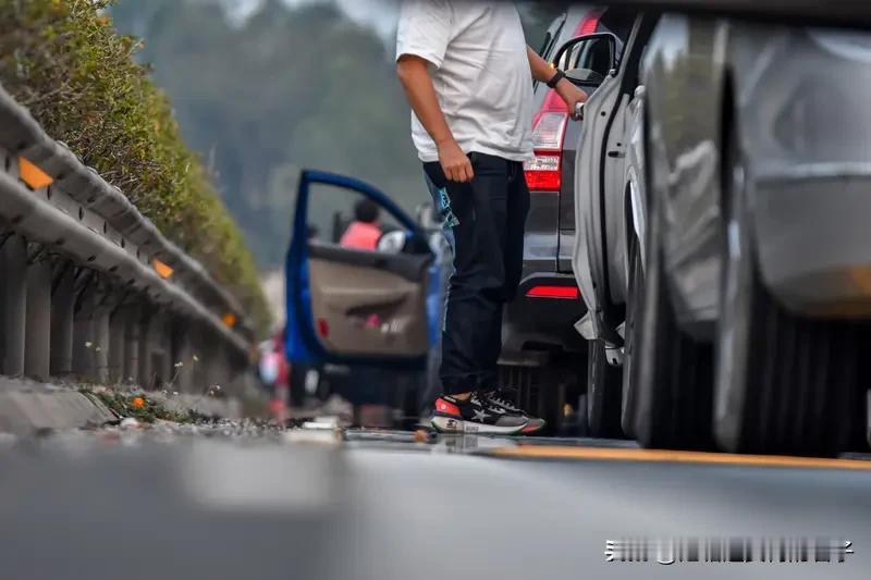 “广东一高速多车连撞致3死”系谣言 2月1日晚，网上疯传阳信高速高州段“20车连