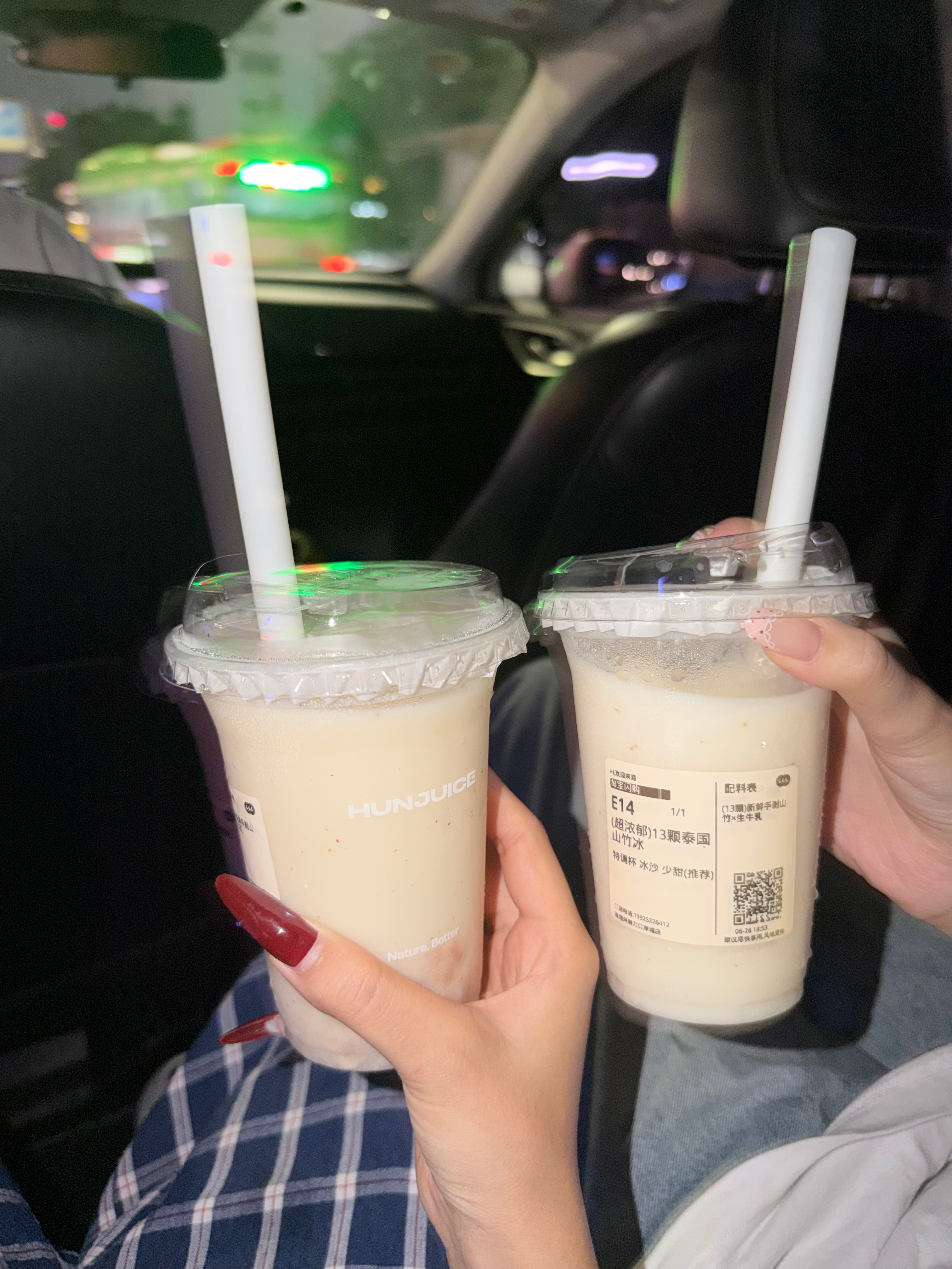又喝这个山竹汁。。。太好喝了。现在要去洗个头。重启一下。为什么说是重启呢。因为那