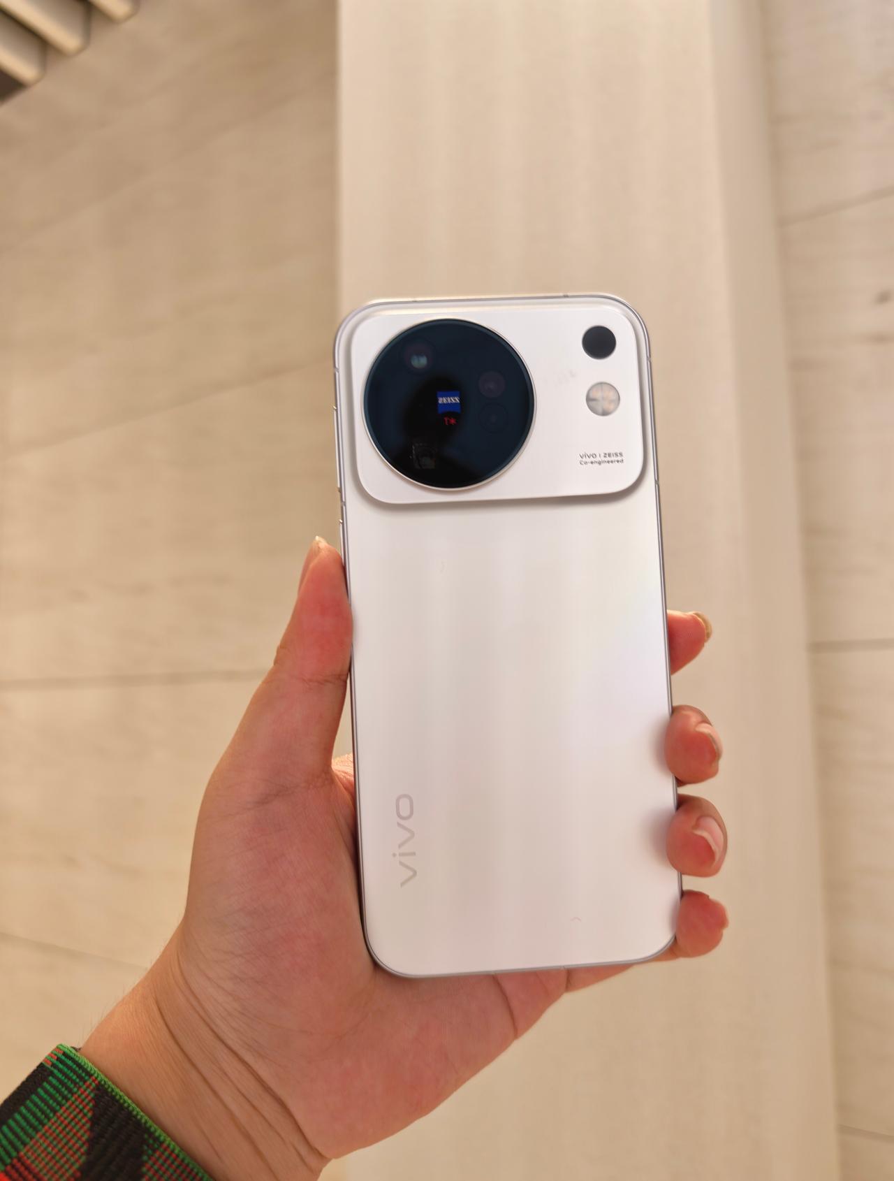 vivo X500系列这次把动态影像做得很完整，照片、视频和Live Photo