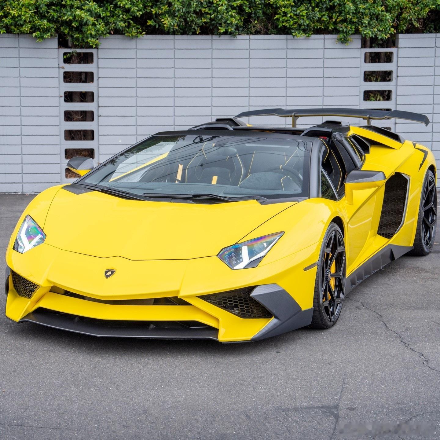 这台Aventador SV超跑的音效简直无与伦比。这款LP 750-4 Sup