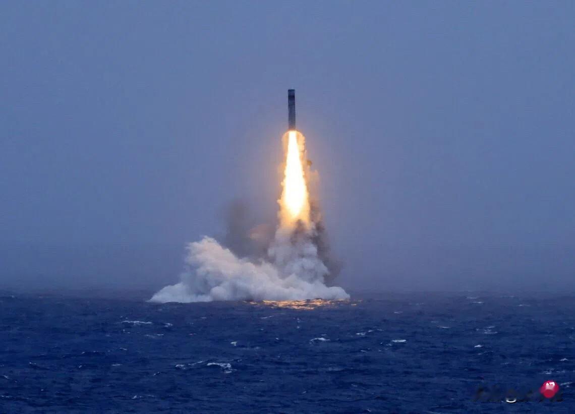 联合早报今天报道：“中国大陆向太平洋海域试射一枚可搭载核弹头的潜射洲际弹道导弹，