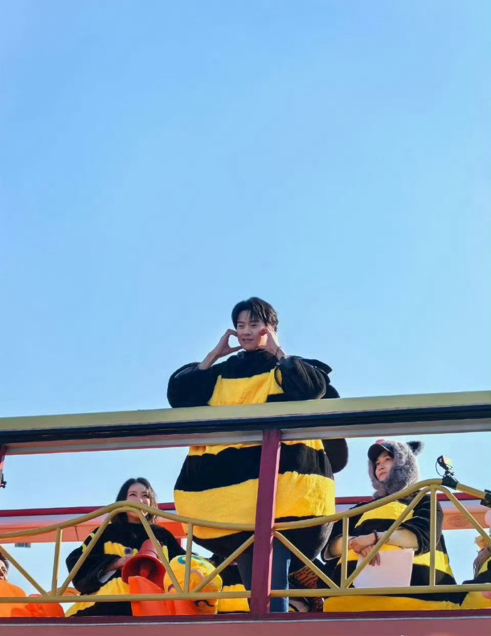 魏大勋一大早长沙出发周五晚高疯 已经开始脑补大勋在节目里的搞笑瞬间了！ 