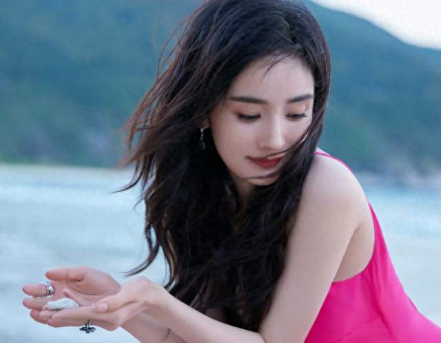 杨幂完整感情史曝光：只官宣过一次婚姻，所有绯闻终于说清楚了