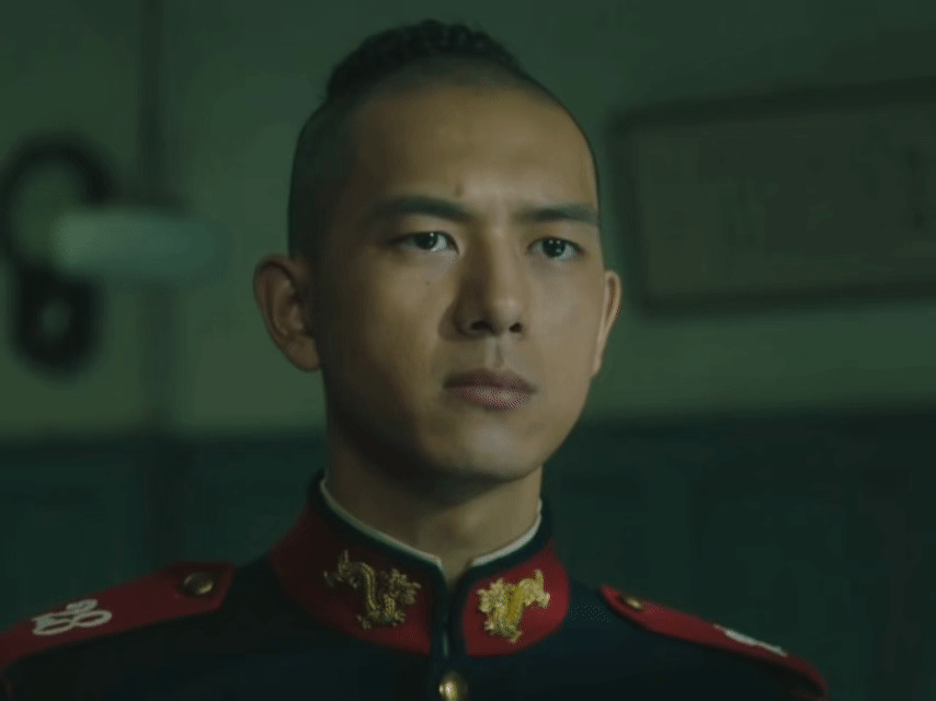 李现把愤怒和屈辱演的太到位了 李现这段表演堪称教科书级别！紧绷的下颌线、泛红的眼