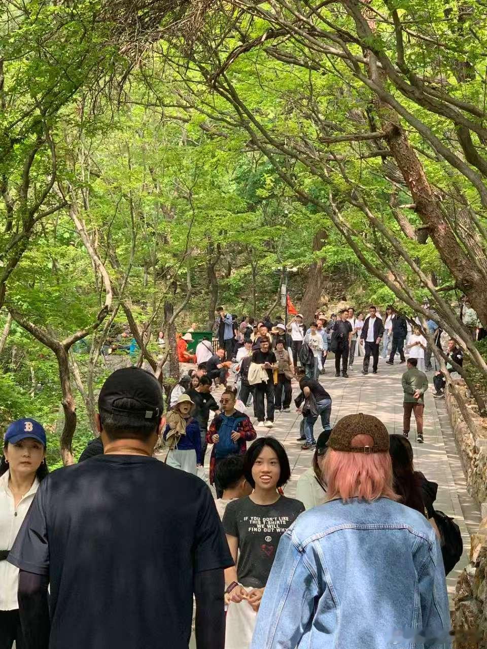 今天在大孤山最大的感受是：传统和年轻不是对立的。你可以在一个很“老”的地方，过一