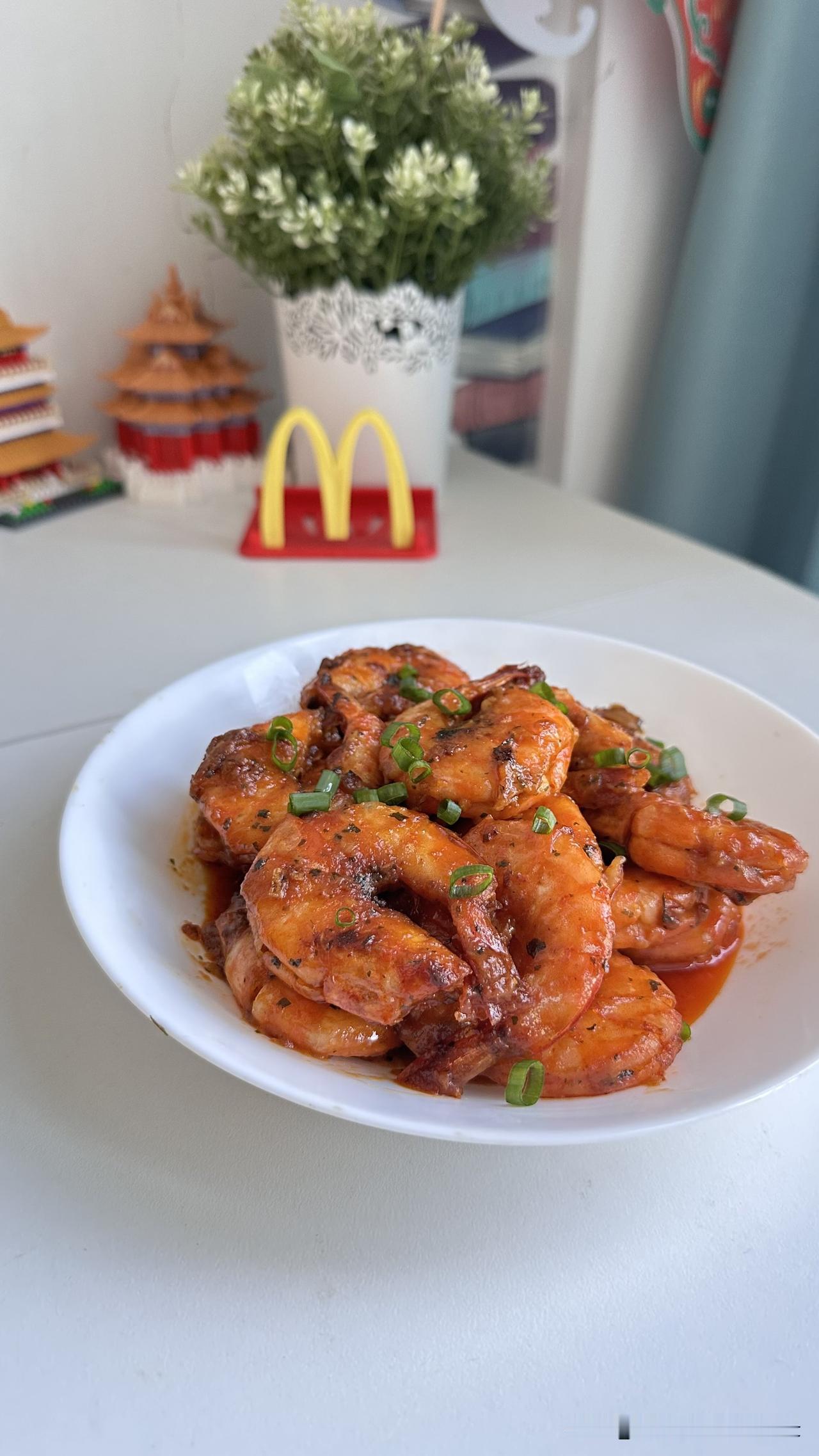 台北人在苏州，一个人的午餐，做了「黄油香蒜大虾」，色香味俱全，堪比餐馆里的美味。