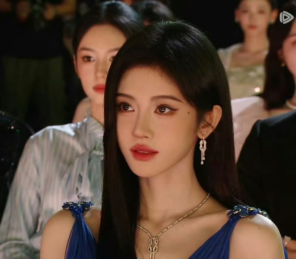 鞠婧祎美成啥了都