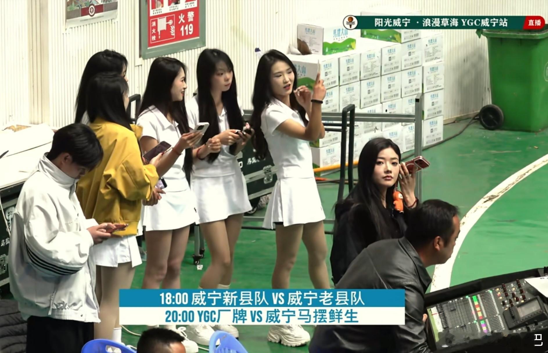 美女清纯甜美气质穿搭时尚穿搭