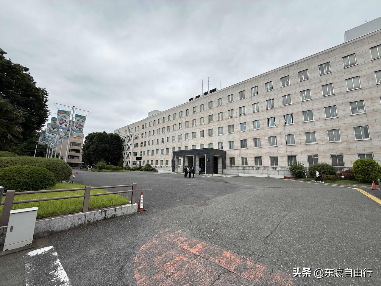 日本埼玉县县厅（相当于国内的省级政府大楼）。
今天去这里办事，不需要刷证件。遇到