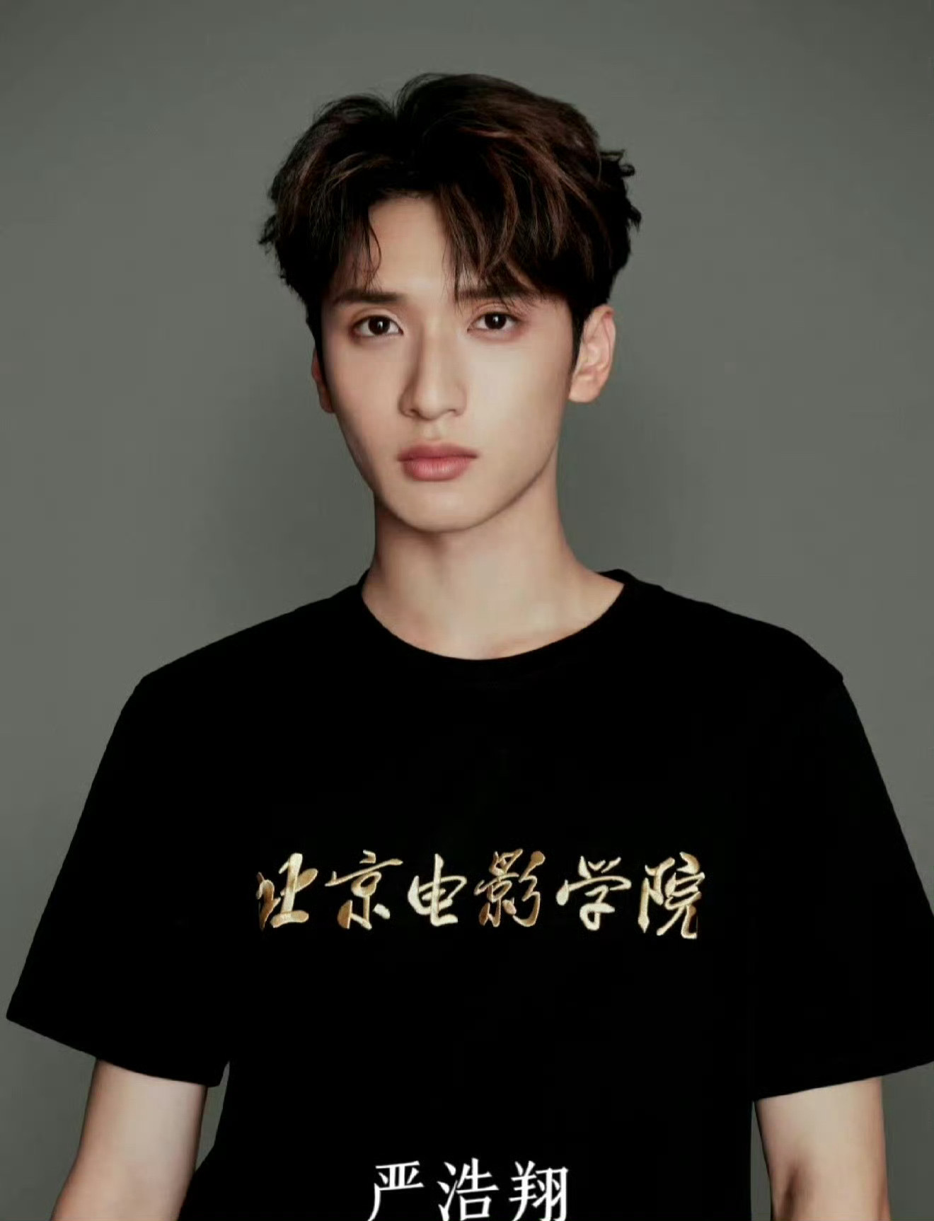 下一段旅程，你一定要更加幸福丰盛🥹毕业快乐🎓 严浩翔学士服路透 ｜青年演员严