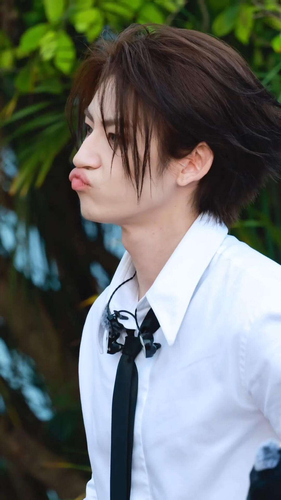 小鬼人老了干什么都心酸 长大是不是就不依赖哥哥，得到肯定回答后感叹。小鬼这反差萌